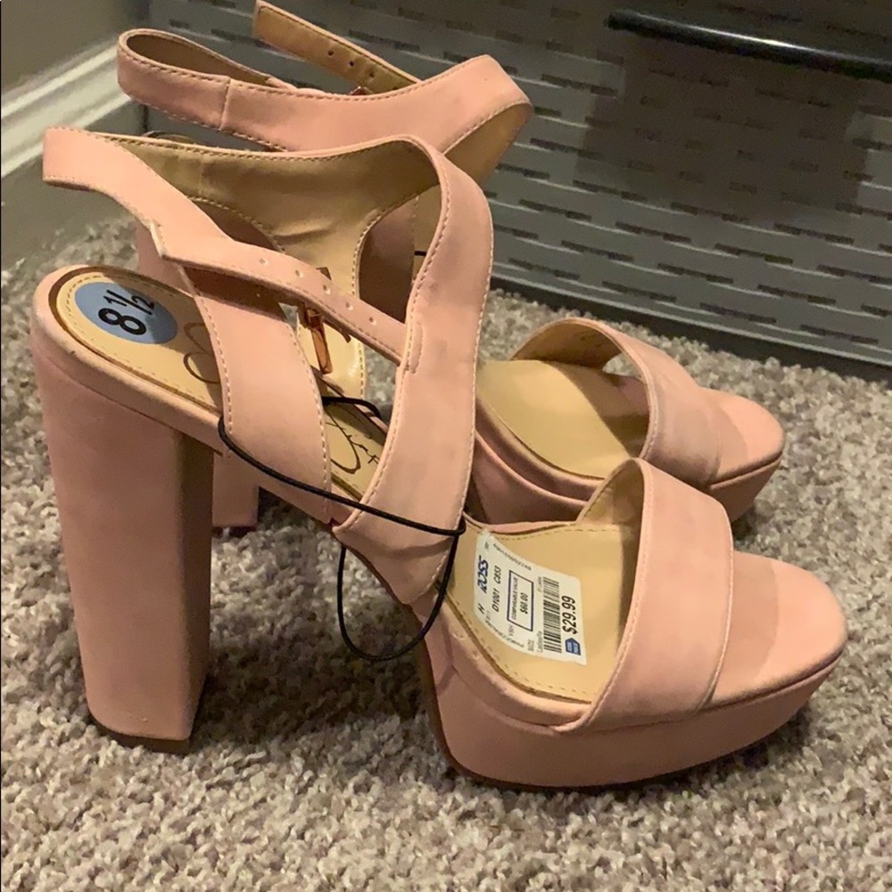 Pink Pumps - Picture 3 of 4